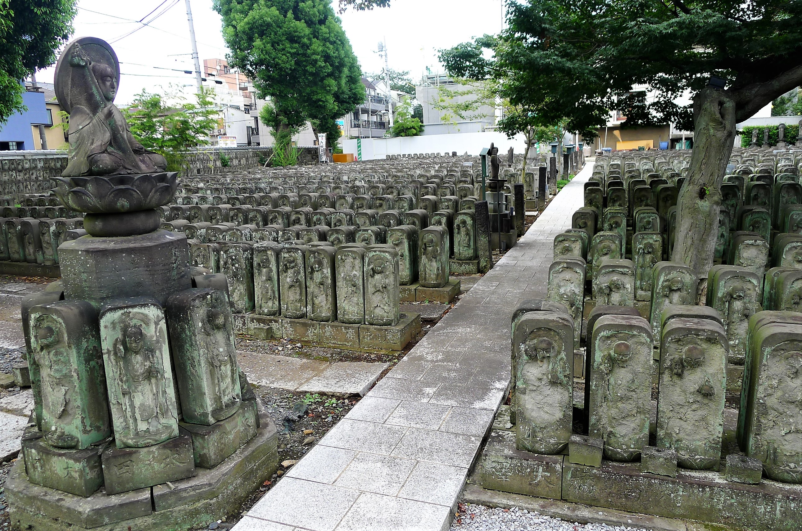 JAPAN: Jyōmyōin Temple – “One can never have too many Jizos”